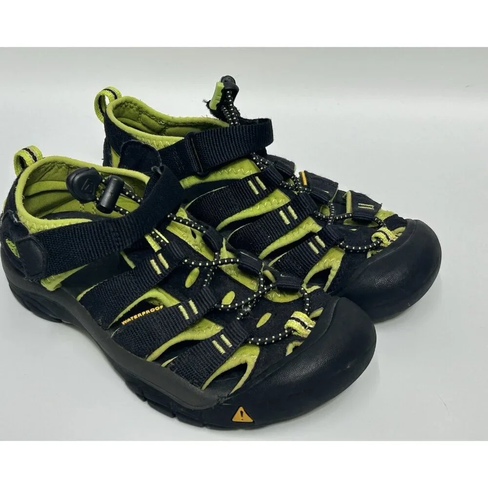 Keen Newport H2 Sandals Youth Boys Size 2 Black Hiking Trail Outdoor Shoes